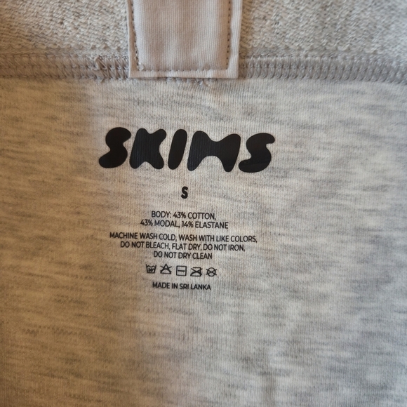 SKIMS Cotton Light Gray Boxer Briefs 5" - Picture 2 of 5